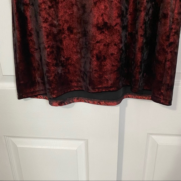 VINCE CAMUTO RED METALLIC CRUSHED VELVET CHOKER TANK TOP - Picture 5 of 9